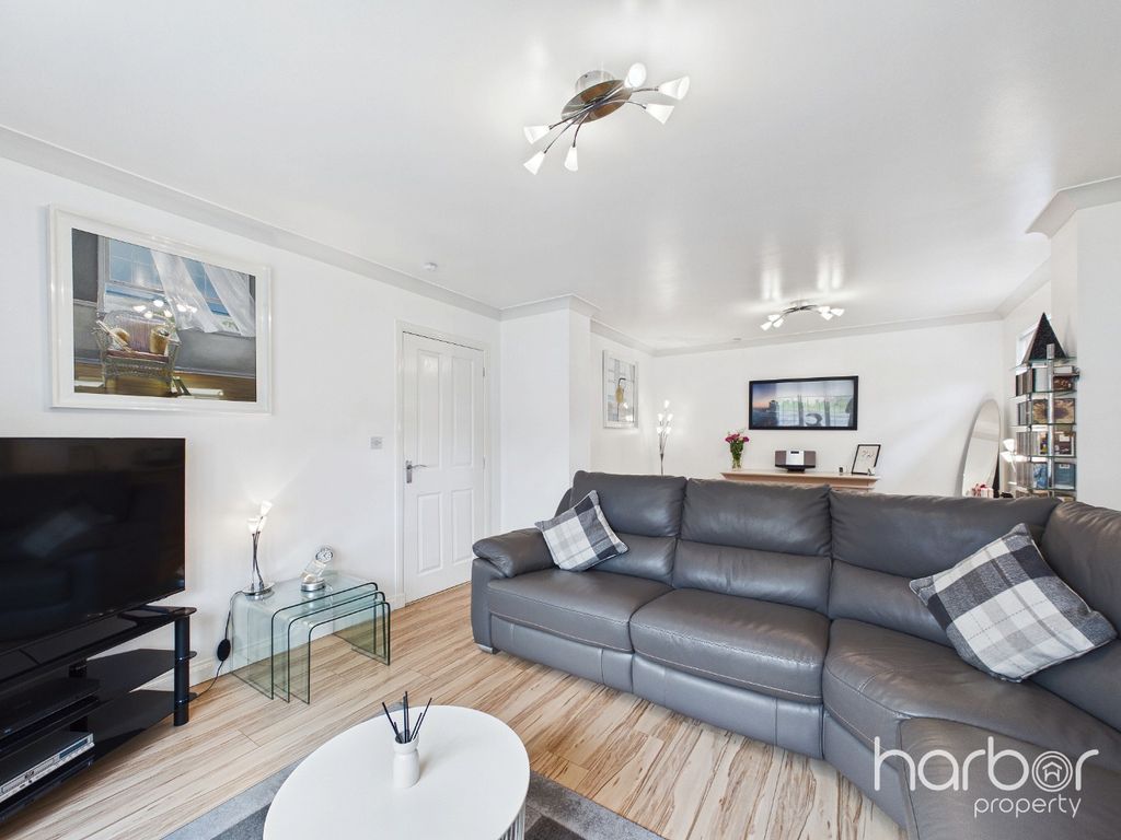 Property photo 2 of 27 5389635