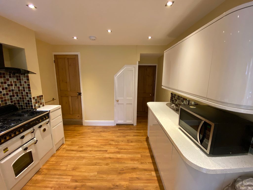 Property photo 3 of 25 Kitchen