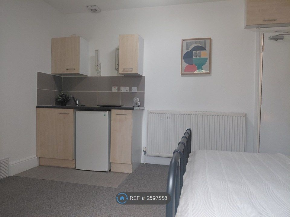 Property photo 3 of 8 Kitchette With Fridge Freezer And Sink