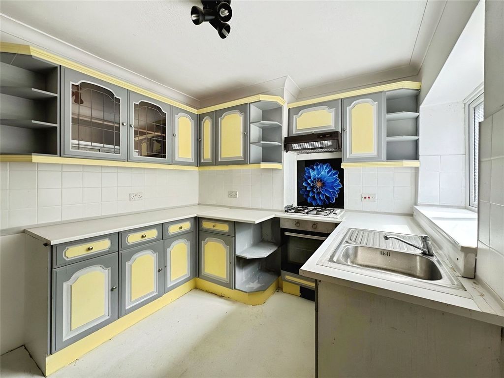 Property photo 3 of 9 Kitchen