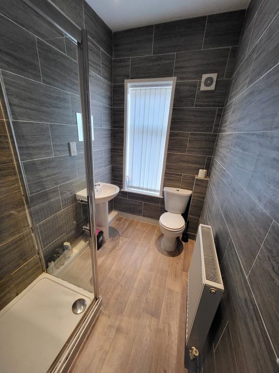 Property photo 2 of 8 Communal Toilet &amp; Bath