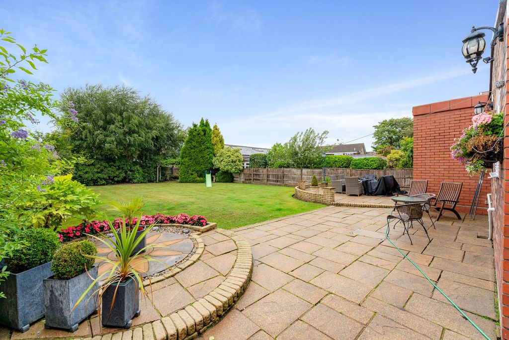 Property photo 2 of 35