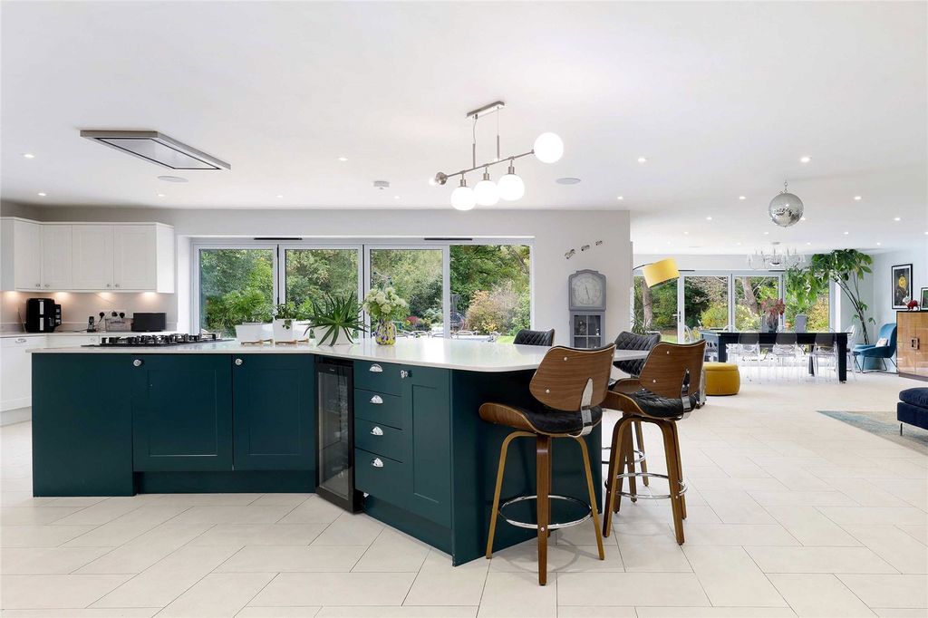 Property photo 2 of 17 Kitchen/Dining