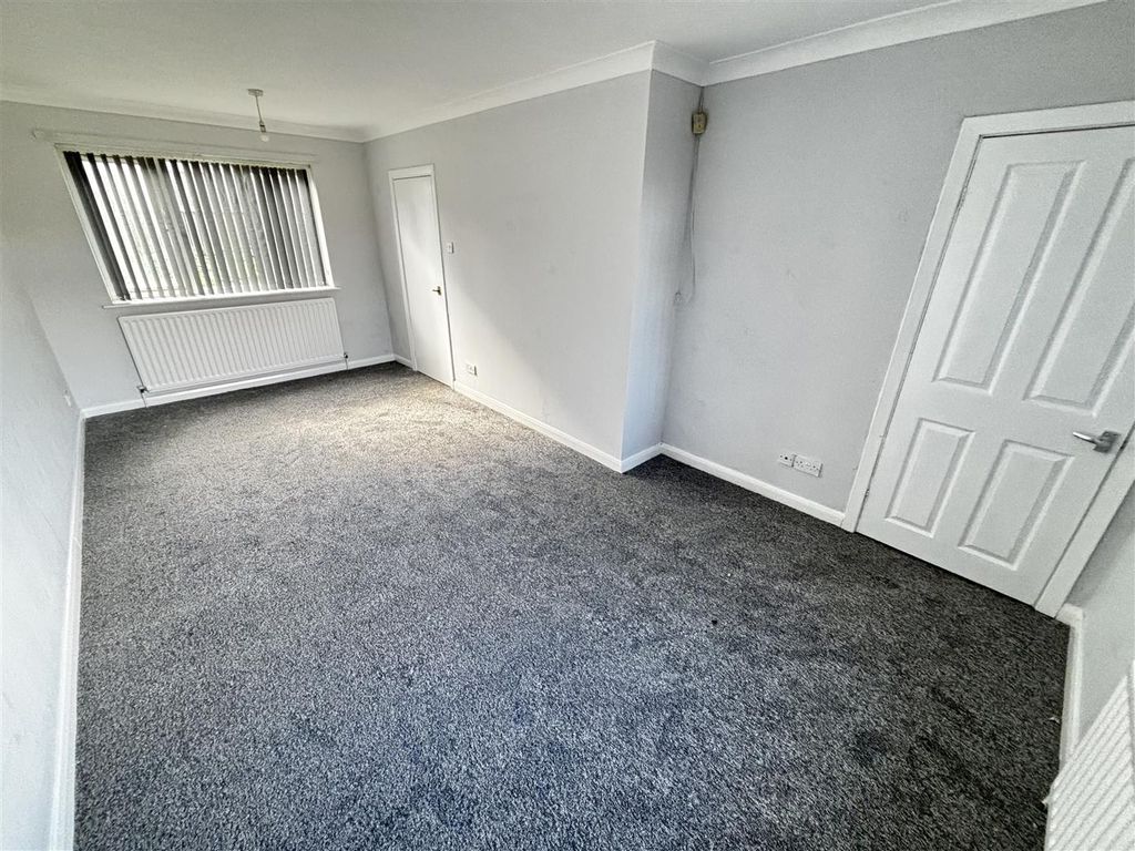 Property photo 3 of 9 Living Room