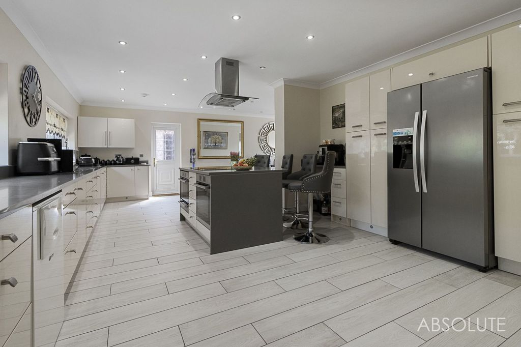 Property photo 2 of 29