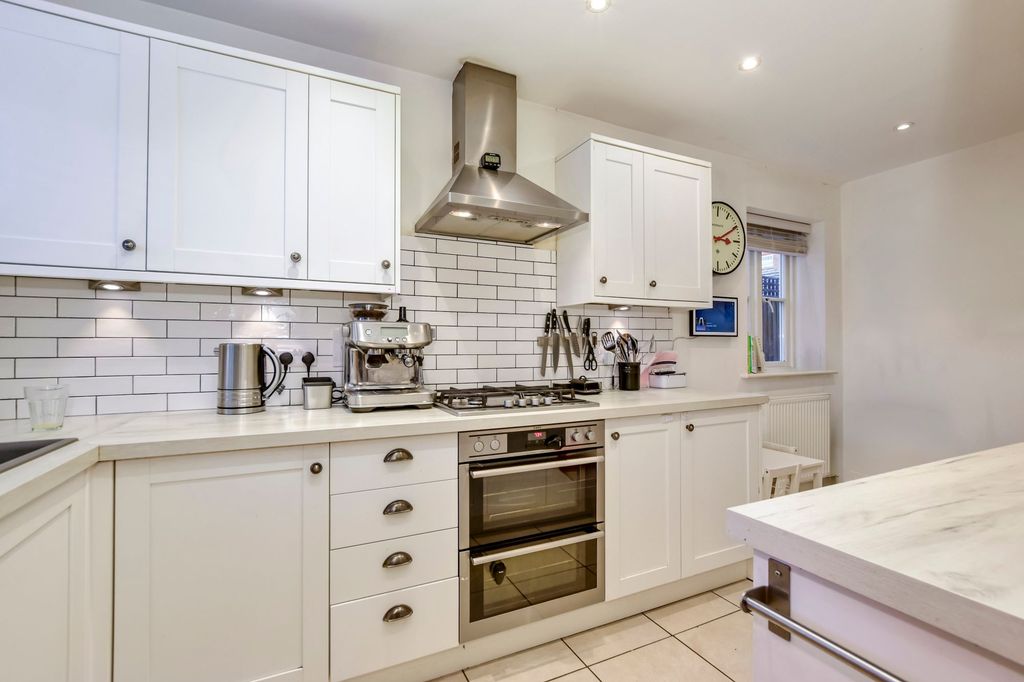 Property photo 3 of 23