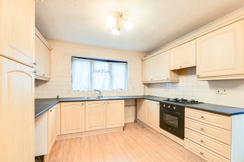 Property photo 3 of 30