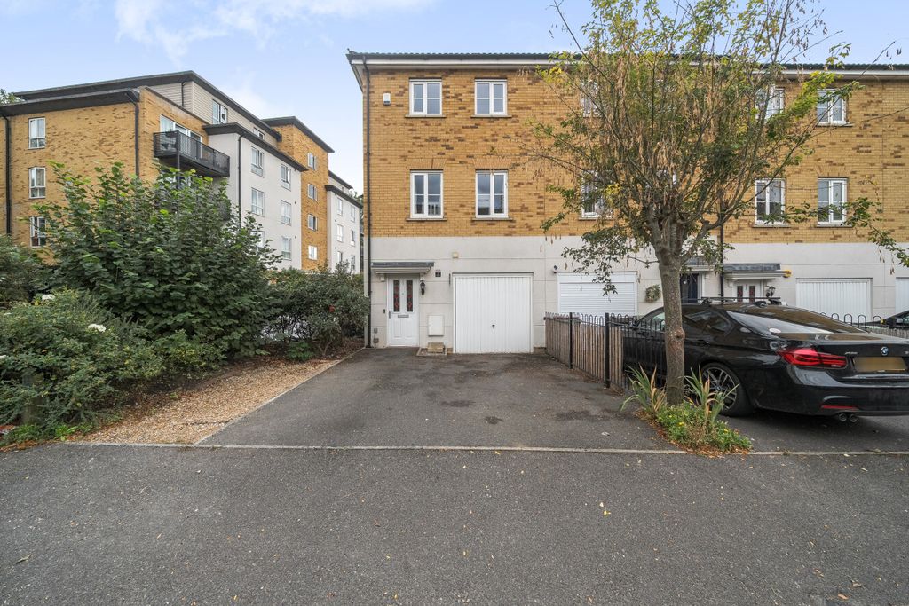 Property photo 1 of 18 1520792-2-6Aa4318...
