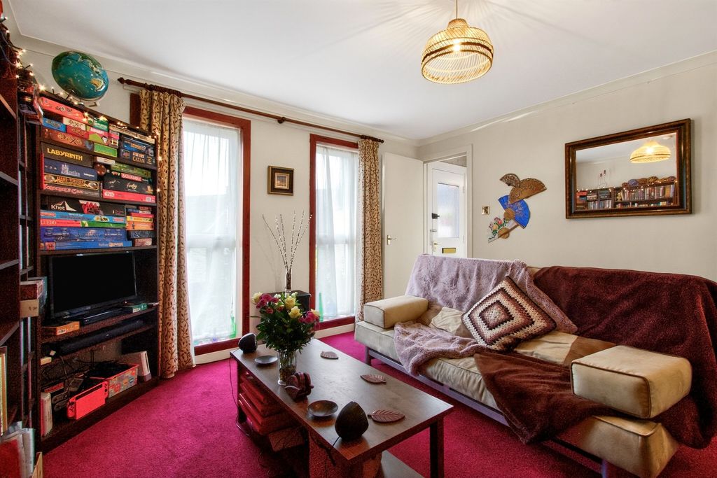 Property photo 2 of 21