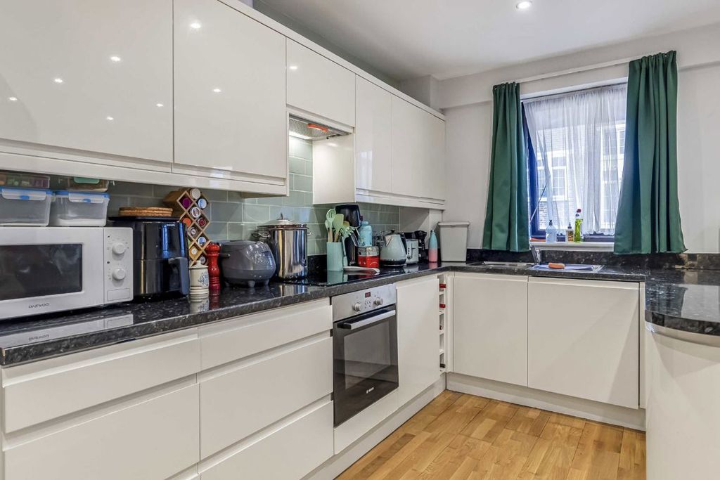 Property photo 3 of 6