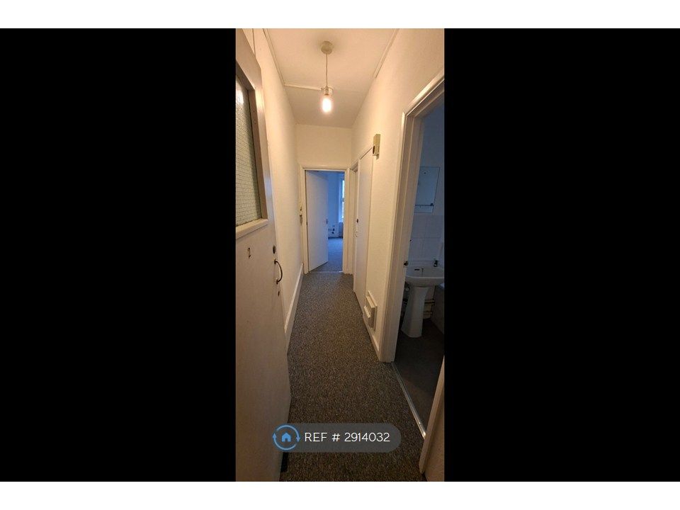 Property photo 2 of 6 Entrance Hall