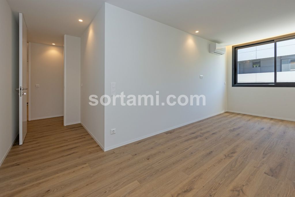 Property photo 3 of 28