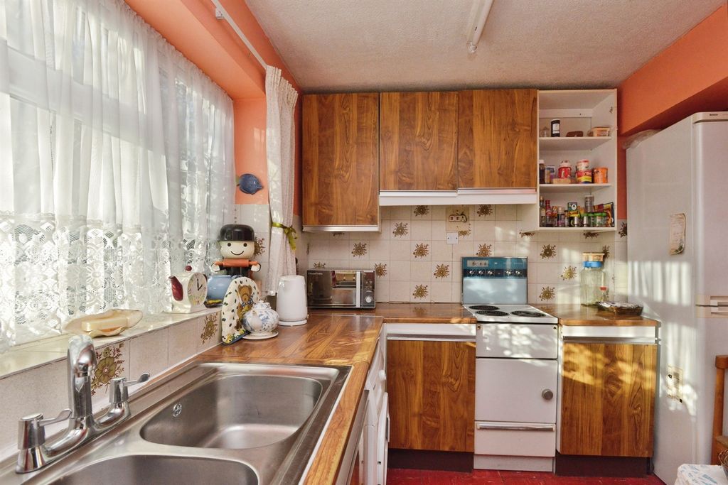 Property photo 3 of 18