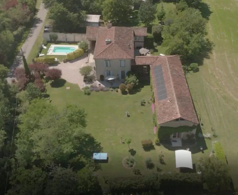 Property photo 1 of 50