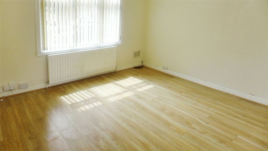 Property photo 3 of 8 Picture No. 13