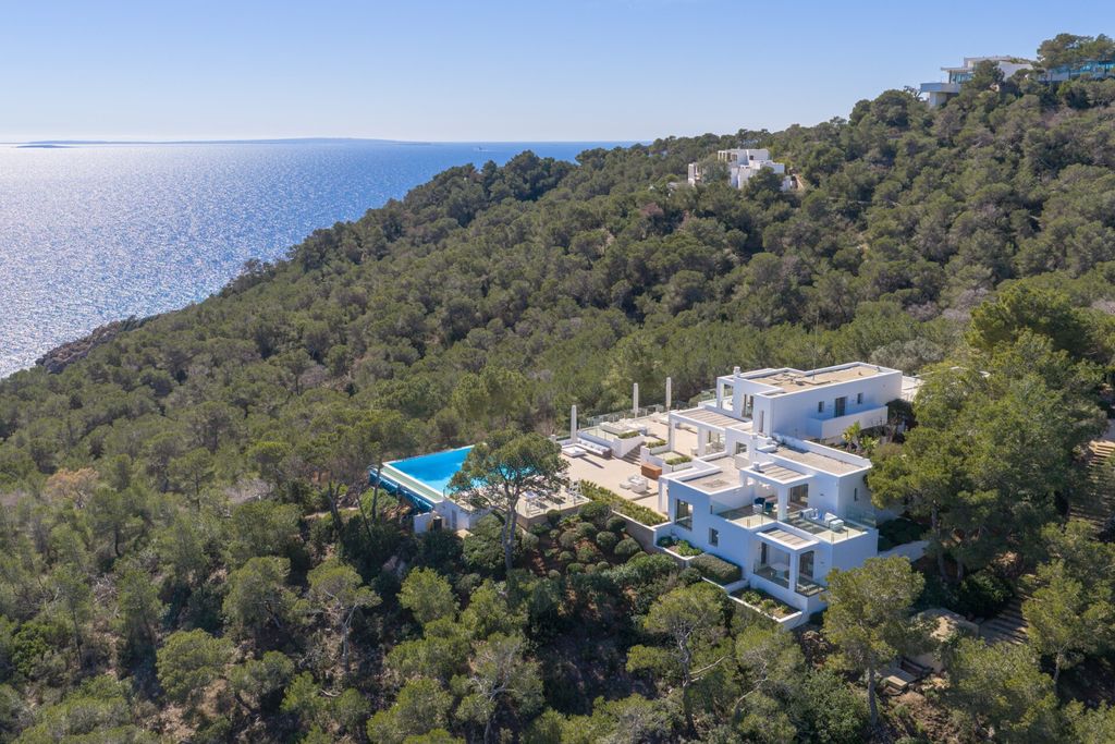 Property photo 3 of 46