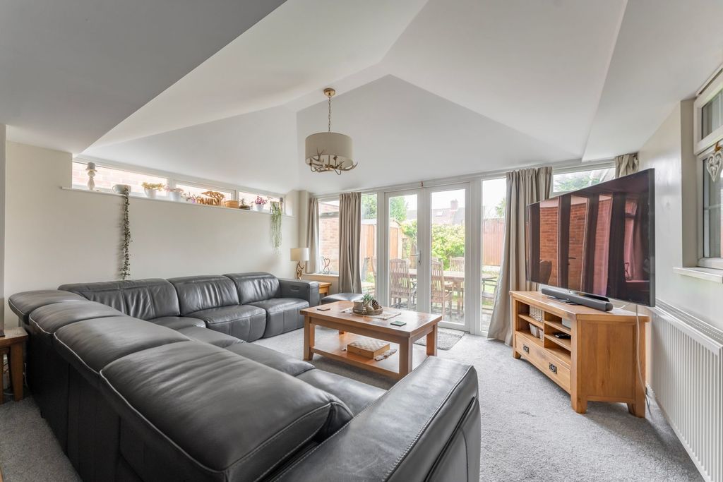 Property photo 1 of 28