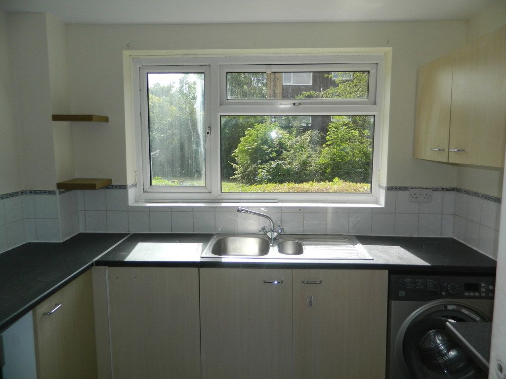 Property photo 1 of 12 Fitted Kitchen