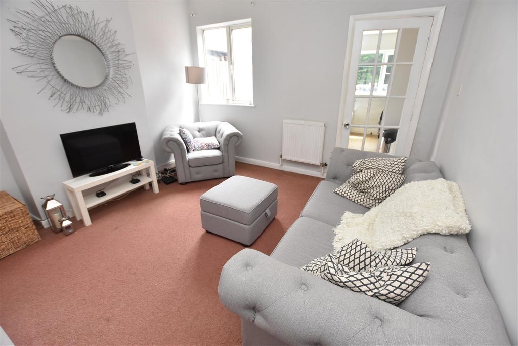 Property photo 1 of 17 Approach