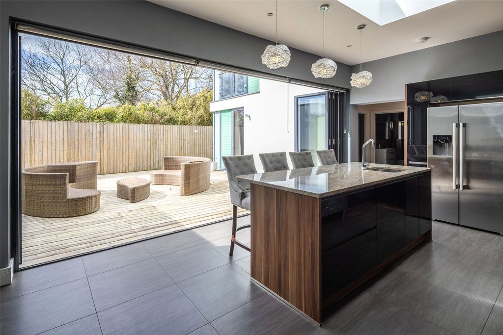 Property photo 3 of 14 Kitchen/Dining