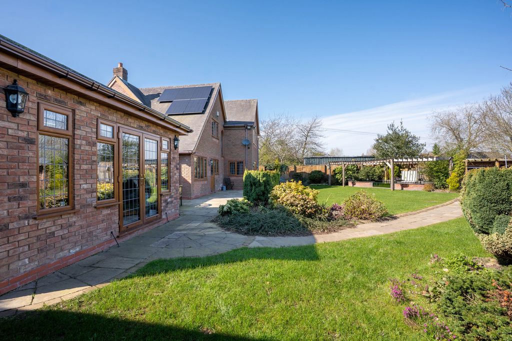 Property photo 2 of 44