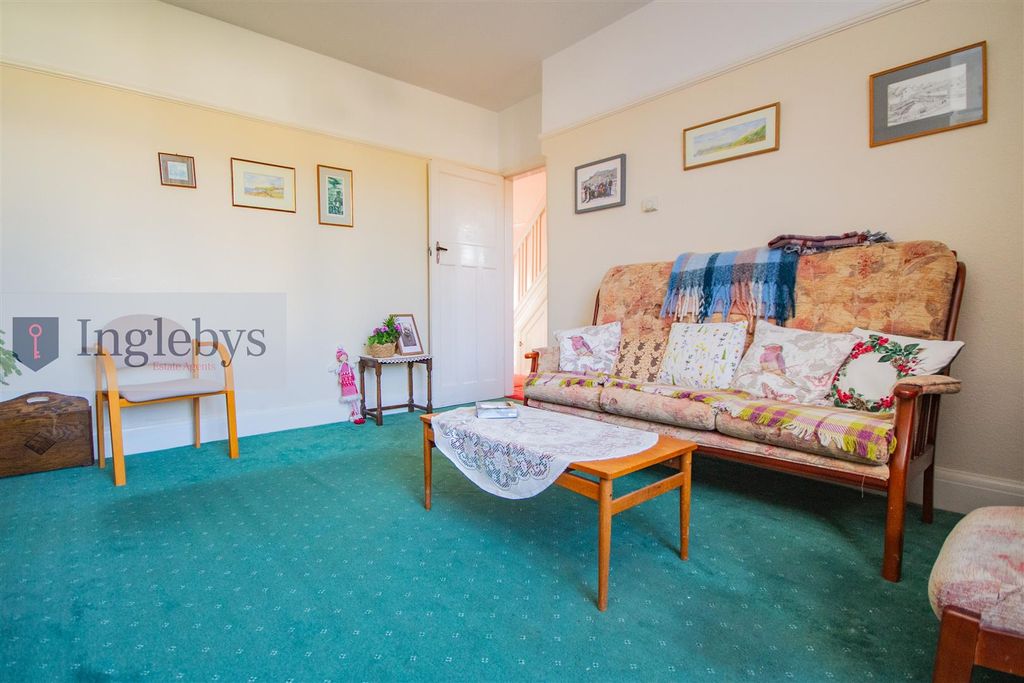 Property photo 3 of 27