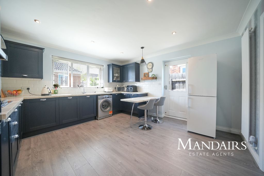 Property photo 2 of 32