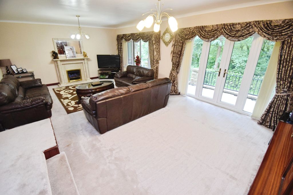Property photo 3 of 31 2185Dd04-Lounge 201