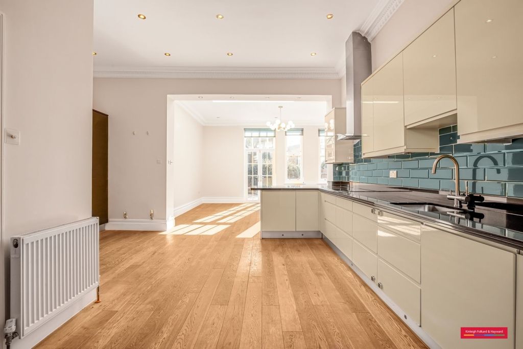 Property photo 3 of 22 Flat_2__181_Denhill_