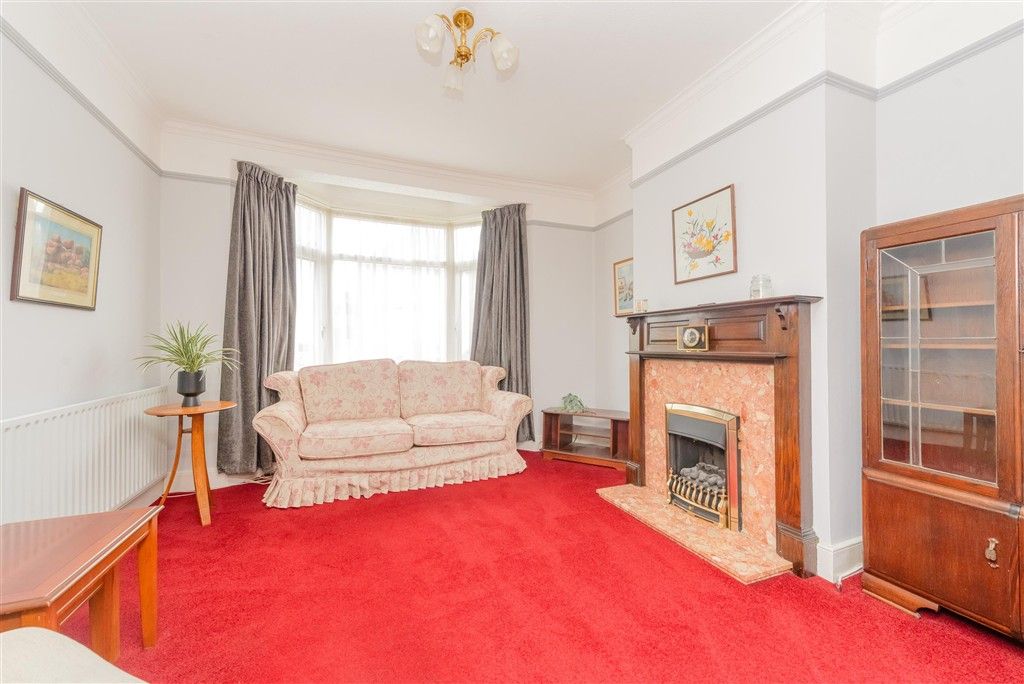Property photo 3 of 11 Lounge