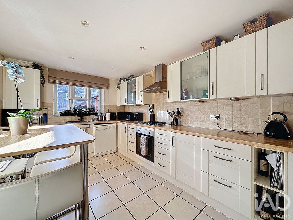 Property photo 2 of 16