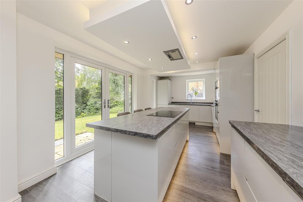 Property photo 2 of 40 Kitchen Diner