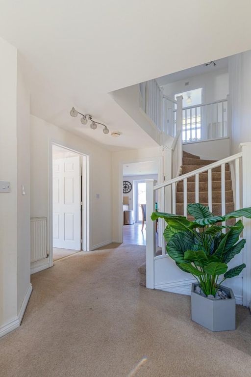 Property photo 3 of 28 Entrance Hall