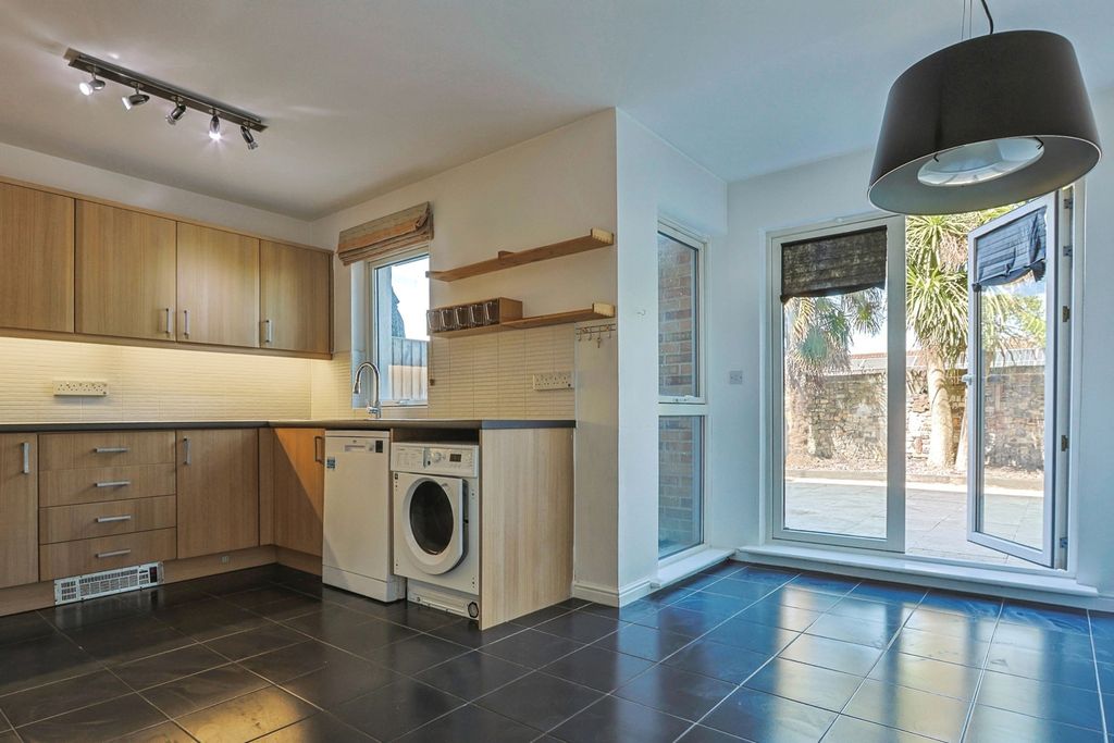 Property photo 2 of 16 Pbox-Img.Jpg