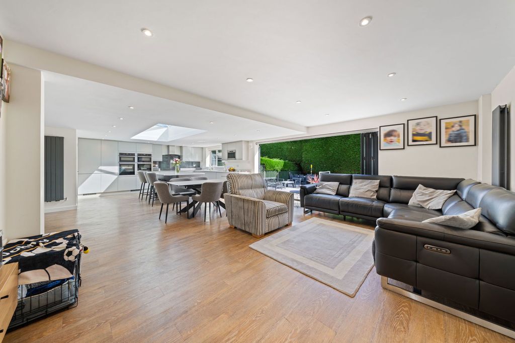 Property photo 1 of 30