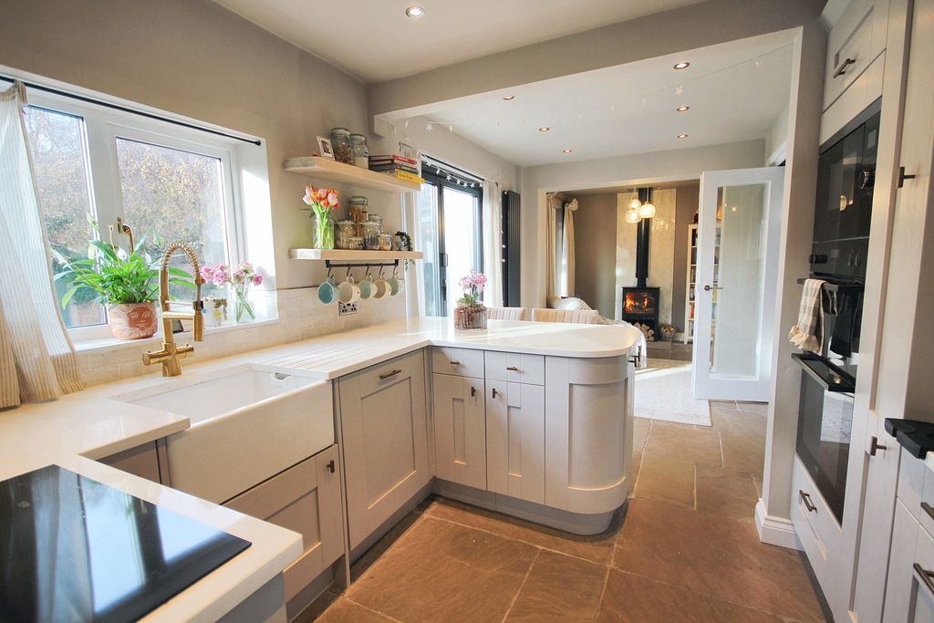 Property photo 2 of 13 Kitchen Breakfast Room