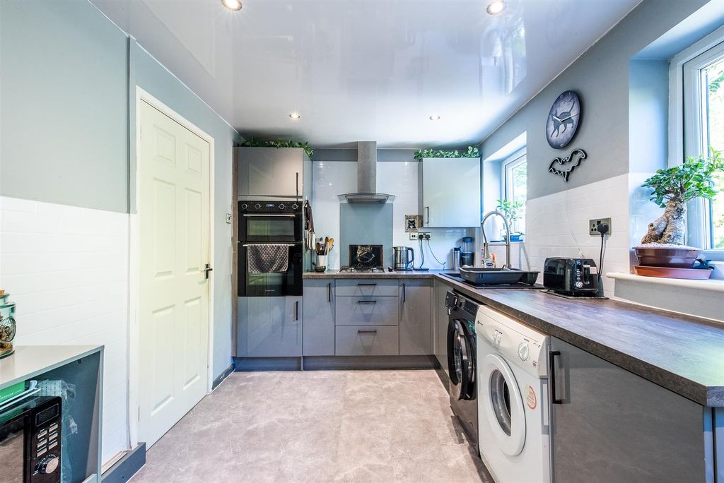 Property photo 3 of 16 Kitchen/Diner