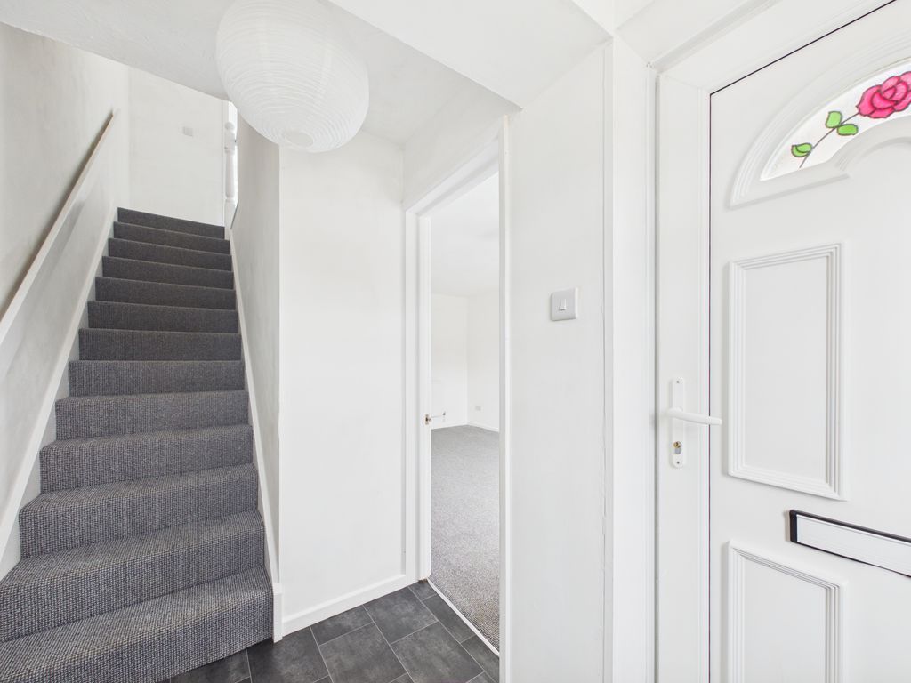 Property photo 3 of 17 Entrance Hallway