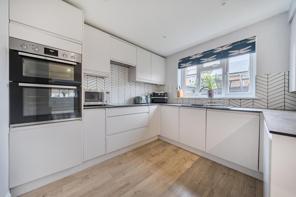 Property photo 2 of 21 Kitchen