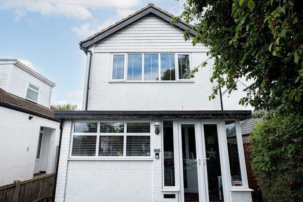 Property photo 2 of 32
