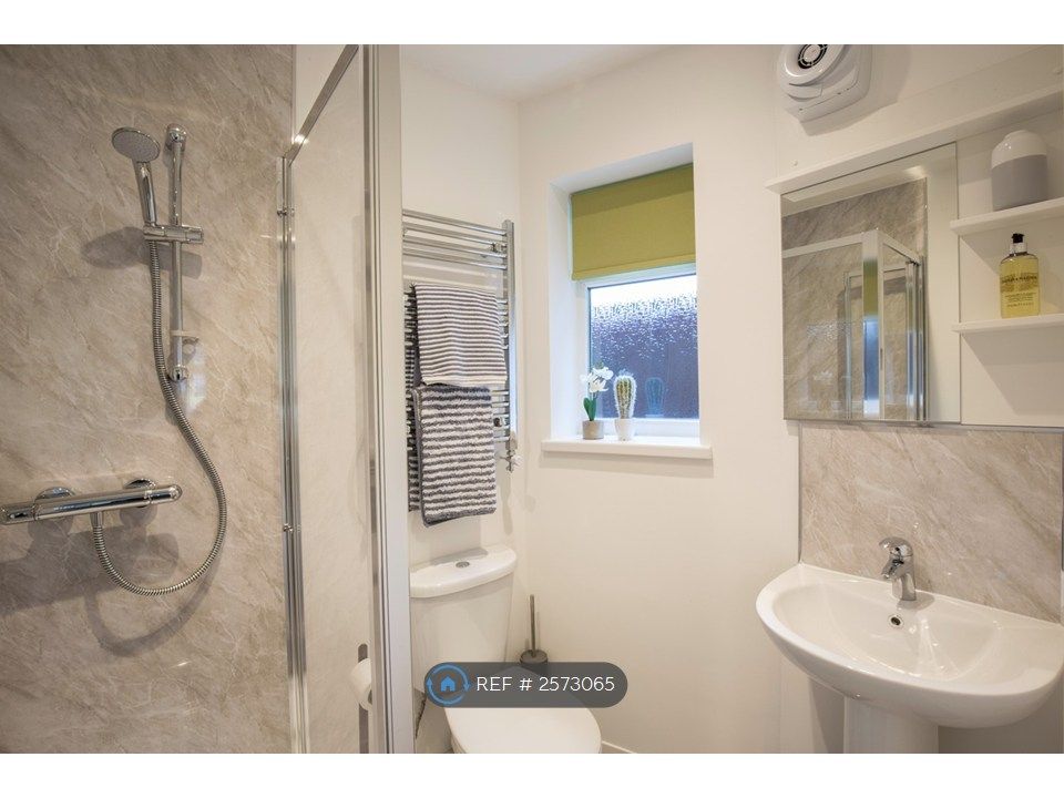 Property photo 2 of 12 Your Shared Bathroom, Power Shower