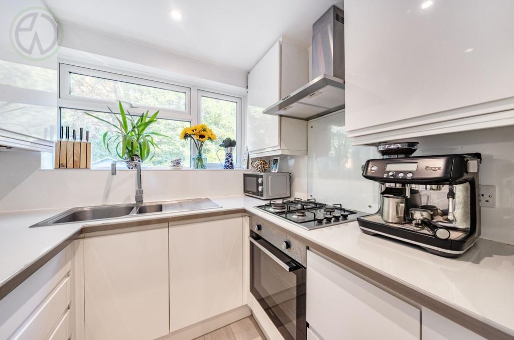 Property photo 2 of 13 0d5Ccbfa-912F-41Fc-9F1F-4d0541c91764.Jpg