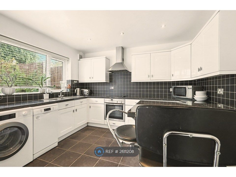 Property photo 3 of 13 Kitchen