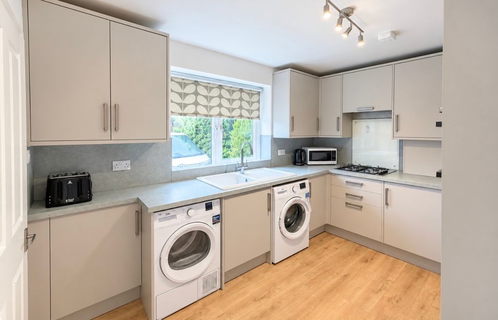 Property photo 1 of 27 6098461