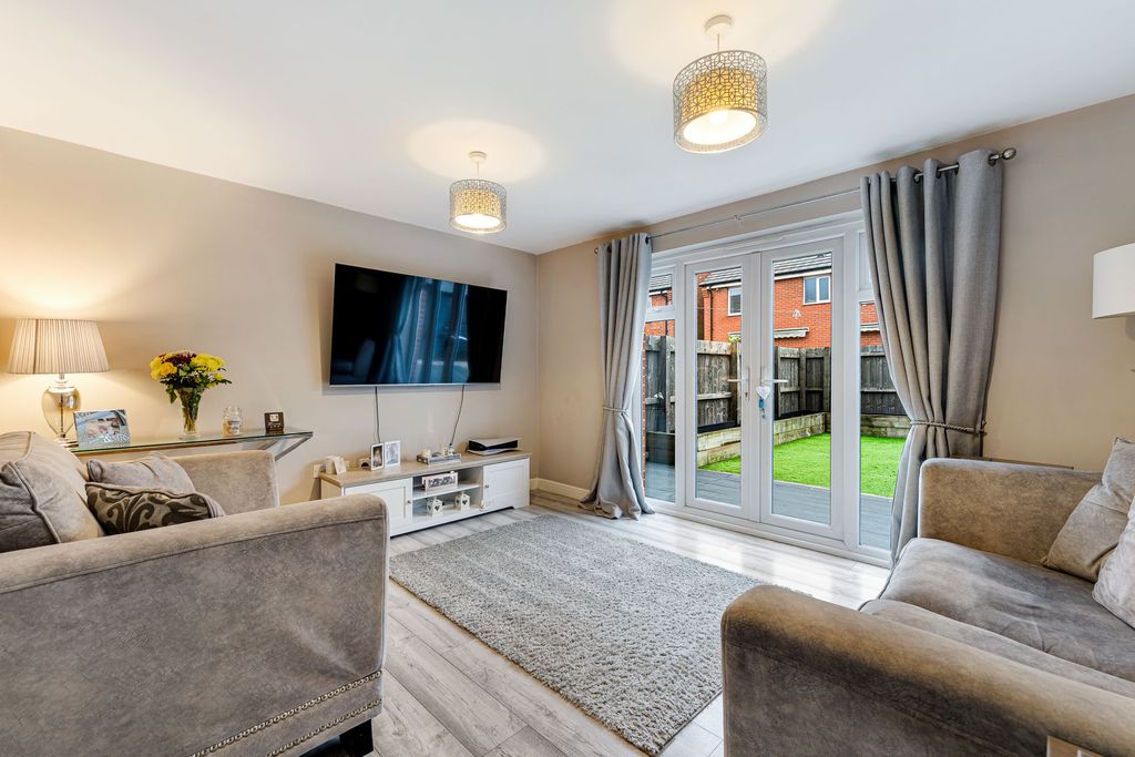 Property photo 2 of 20