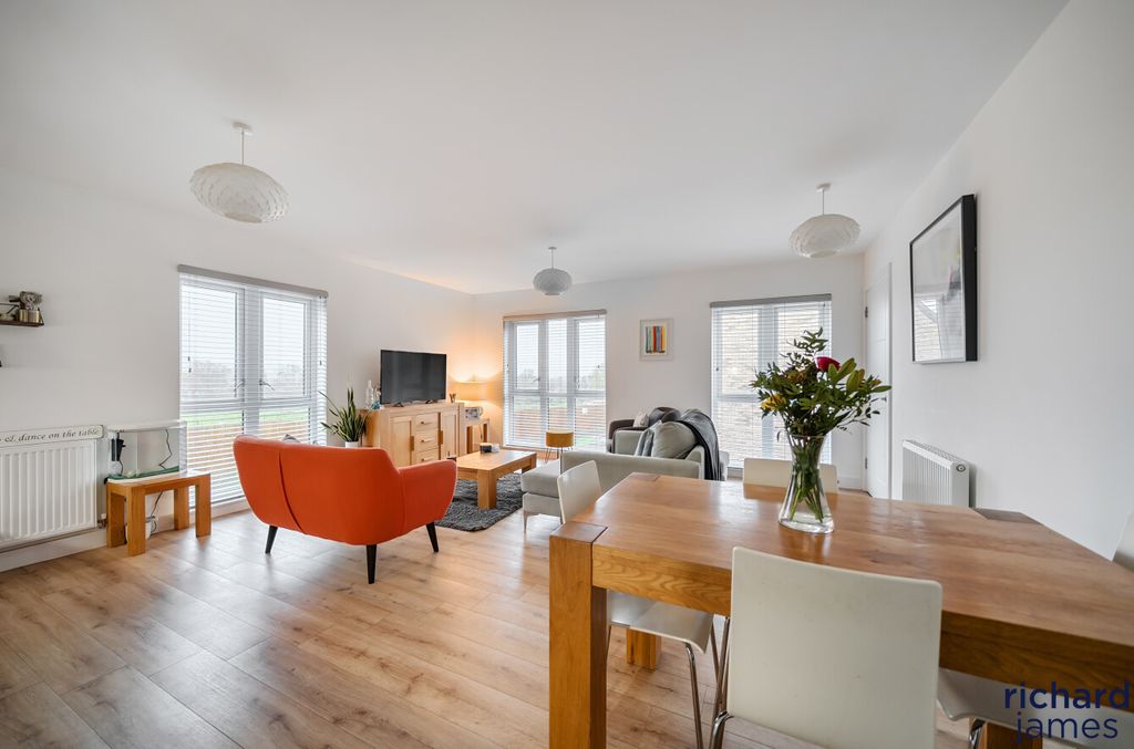 Property photo 2 of 14 c918204478cc4Bc0Bd00A435947Fe4F7