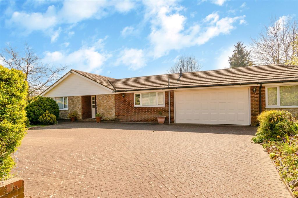 Property photo 1 of 22 8643398-Exterior02.Jpg