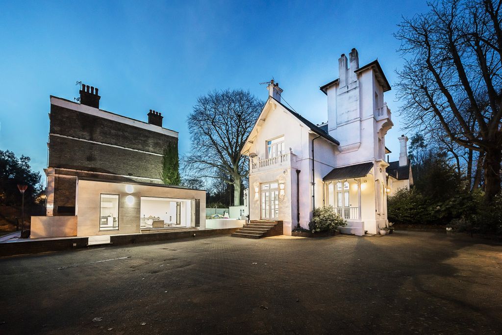 Property photo 2 of 25