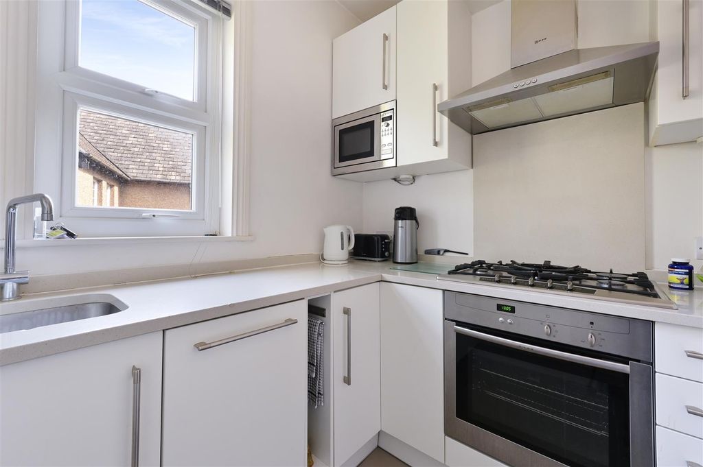 Property photo 2 of 9 Tower Court 1, Flat 3 (16 From 26)-6.Jpg
