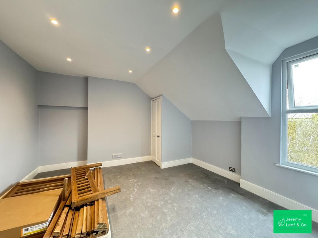 Property photo 3 of 11 Bedroom